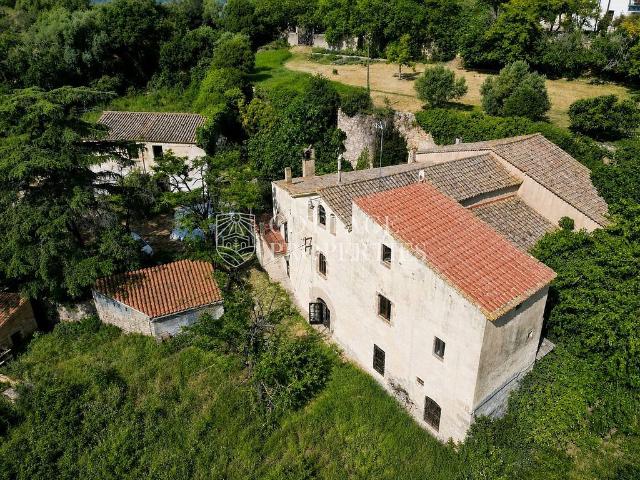 Chalet en venta en carretera De Can Ruti, Badalona, de 1.154 m² 3 habitaciones por 640.000