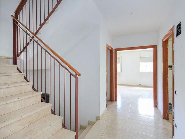 Chalet en venta en carretera Sant Andreu, Corbera de Llobregat, de 299 m² 4 habitaciones por 309.000