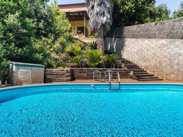 Chalet en venta en carretera Sant Llorenç, Viladecavalls, de 227 m² 5 habitaciones por 430.000