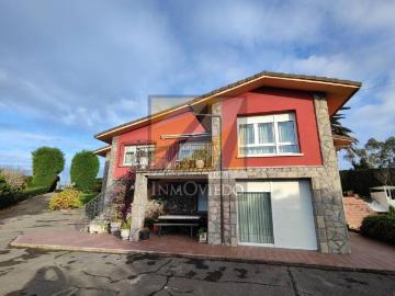 Chalet en venta en Carreño. SE VENDE MAGNIFICO CHALET EN CANDAS CON PISCINA Y FINCA GRANDE. Chalets.