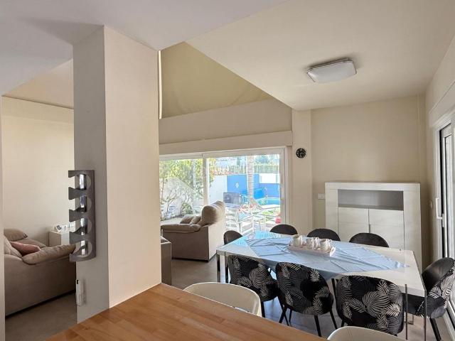 Chalet en venta en Cartagena, Islas Menores Mar de Cristal. Villa con piscina en Mar de Cristal diseño y tranquilidad a pocos minutos del mar. Chalets.