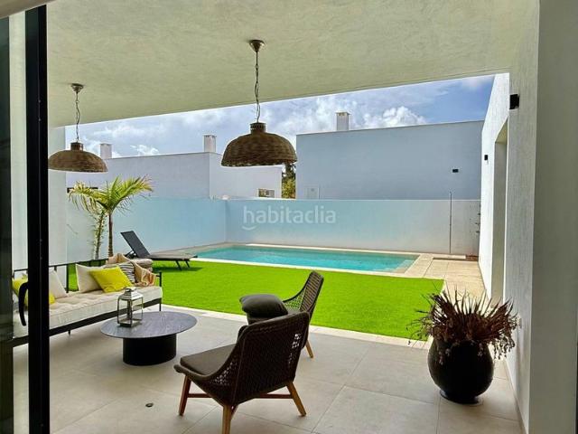 Chalet en venta en Cartagena, Islas Menores Mar de Cristal. Villa de lujo en Mar de Cristal. Chalets.