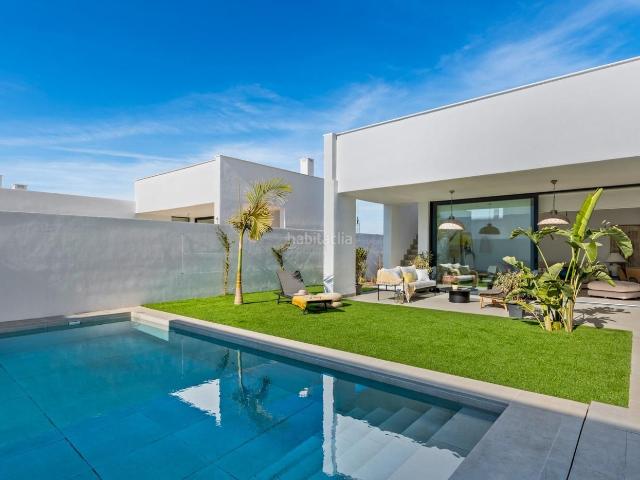 Chalet en venta en Cartagena, Islas Menores Mar de Cristal. Villa en una sola planta de 3 dormitorios a la venta en Mar de CristalCartagena. Chalets.
