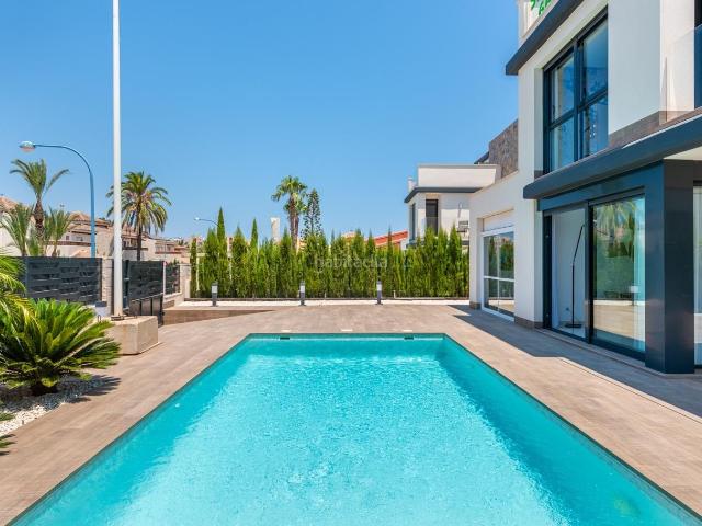 Chalet en venta en Cartagena, Playa Honda Playa Paraíso. VILLA DE LUJO CON PISCINA Y SOLARIUM EN EL MAR MENOR. Chalets.