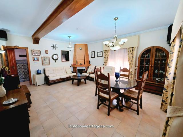 Chalet en venta en Cartagena, Pozo Estrecho. Descubre este encantador chalet independiente en Pozo Estrecho, a tan solo unos minutos de Cartagena. Chalets.