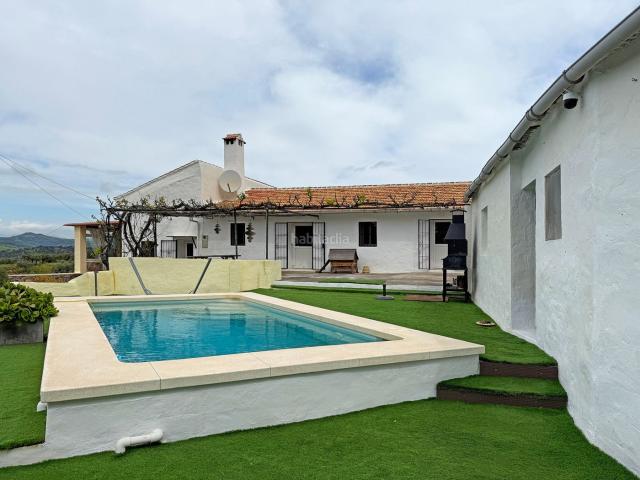 Chalet en venta en Casabermeja. CORTIJO TOTALMENTE REFORMADO CON PISCINA PRIVADA !. Chalets.
