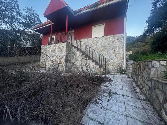 Chalet en venta en Casar El. chalet independiente en venta en URBANIZACION MONTECALDERON. Chalets Casar.