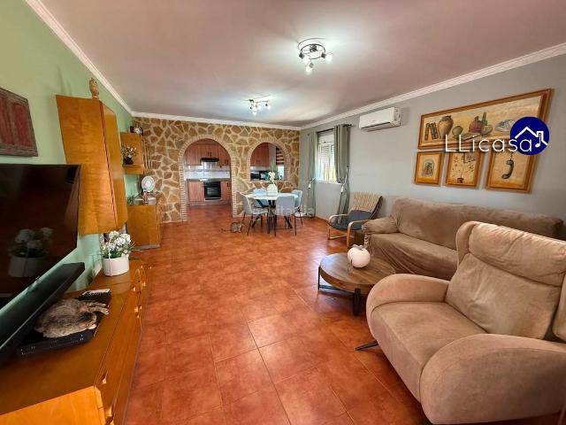 Chalet en venta en Casinos. CHALET URBANO EN URBANIZACION EL PINAR. Chalets.