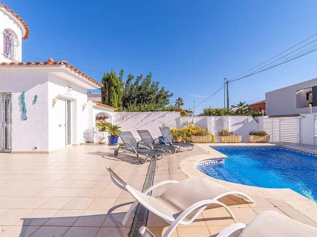 Chalet en venta en calle Pení, Figueres, de 211 m² 3 habitaciones por 570.000
