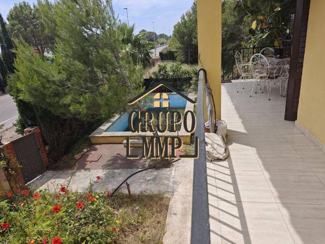 Chalet en venta en Castellón de la Plana, El Grao. Tu Nuevo Hogar Familiar en El Grao Espacio, Tranquilidad y Playa a un Paso. Chalets Castellón de la.
