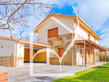 Chalet en venta en Castellanos de Moriscos. Chalet independiente en Castellanos de Moriscos. Chalets Castellanos de.