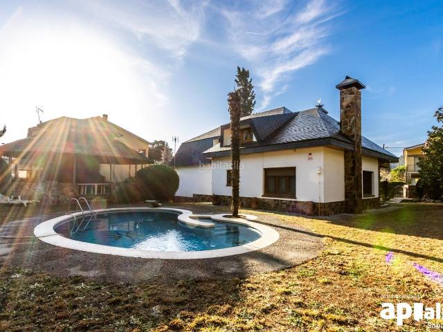 Chalet en venta en Castellar del Vallès, Airesol. CASTELLAR DEL VALLÉS. CHALET A LOS 4 VIENTOS DE 4HAB. + 4LAV. + JARDÍN + TERRAZA. Chalets Castellar del.