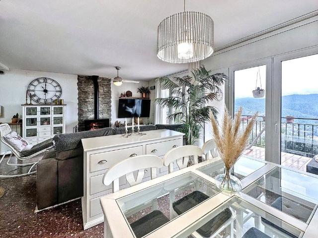 Chalet en venta en calle Cova del Drac, Castellar del Vallès, de 183 m² 6 habitaciones por 457.000