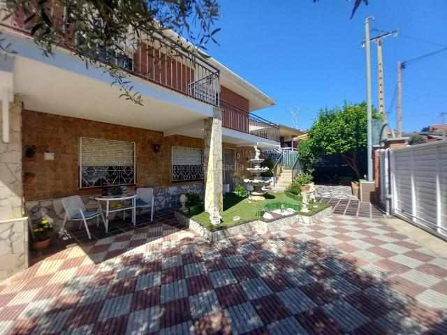 Chalet en venta en Castellbisbal. Casa con muchas posibilidades en la urbanización Comte de Sert. Chalets.