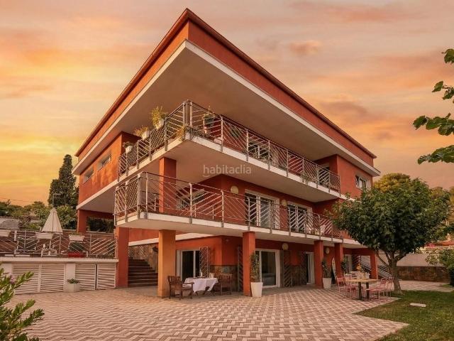 Chalet en venta en Castelldefels, Montmar. Villa de autor frente al Mediterráneo Montemar Castelldefels Barcelona. Chalets.