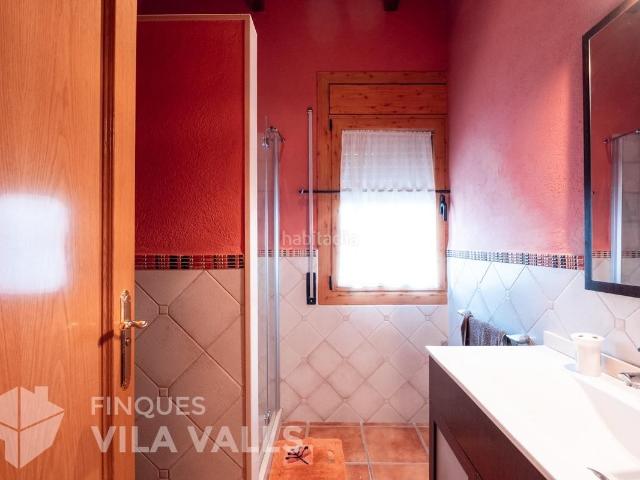 Chalet en venta en Castellterçol. Casa independiente con piscina de agua salada, jardín y doble garaje en Castellterçol. Chalets.