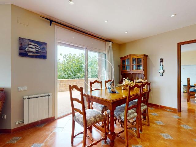 Chalet en venta en Castellvell del Camp. Chalet unifamiliar esquinero con piscina y vistas en Castellvell del Camp. Chalets Castellvell del.