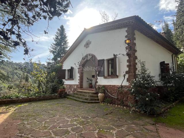 Chalet en venta en Castellví de Rosanes. A 2 minutos de Ap7 y 5 minutos de A2. Chalets Castellví de.