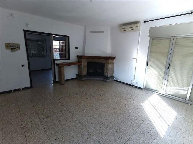 Chalet en venta en calle Taió, Castellví de Rosanes, de 265 m² 3 habitaciones por 261.000