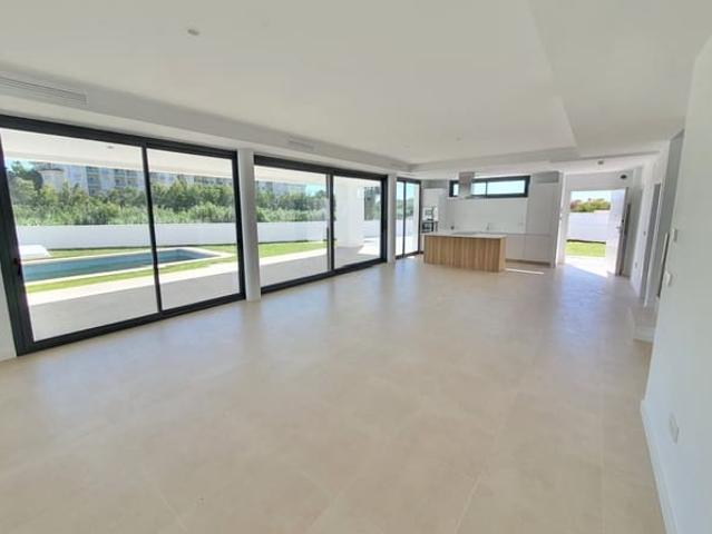 Chalet en venta en Castillo de la Duquesa, Málaga Costa del Sol