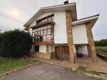 Chalet en venta en Castrillón, Santa María del Mar El Puerto. CHALET BAYAS EL CUETO CASTRILLON. Chalets.