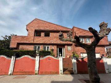 Chalet en venta en Castrillón, Salinas. Casa centro de Salinas. Chalets.