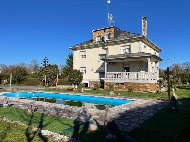 Chalet en venta en Castro de Rei. Chalets Castro de.