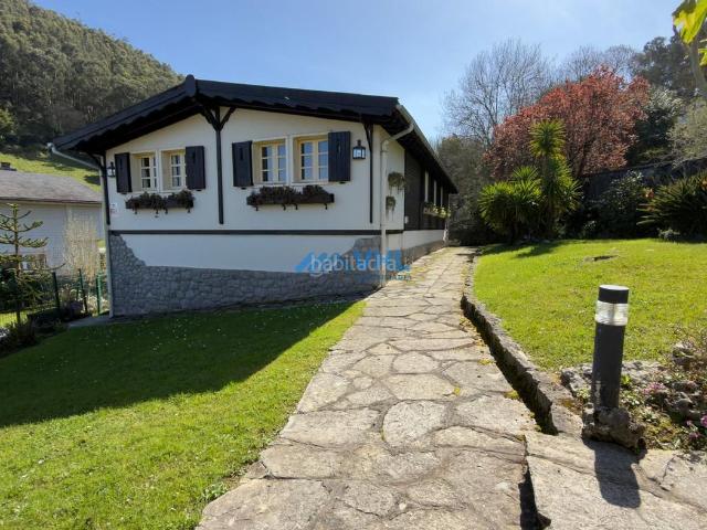 Chalet en venta en Castro Urdiales, Cotolino. CHALET INDIVIDUAL EN BRAZOMAR. Chalets Castro.