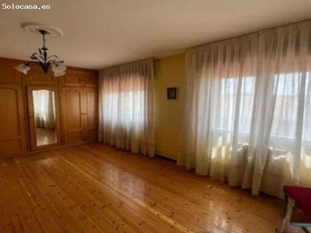Chalet en Venta en Castrojeriz, Burgos