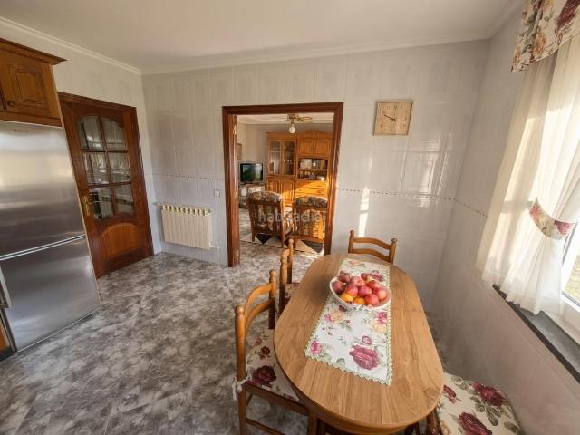 Chalet en venta en Castropol. ATENCIÓN INVERSORES. VIVIENDA CON LICENCIA DE VIVIENDA VACACIONAL, DOS CASAS EN UNA Y ALTA RENTABILIDAD EN EL OCCIDENTE ASTURIANO. Chalets.