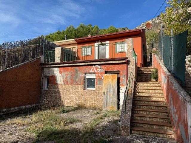 Chalet en venta en Centenera. Centenera vivienda en parcela para reformar. Chalets.