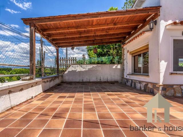 Chalet en venta en Cerdanyola del Vallès, Montflorit. Casa Aislada con 4 hab en planta. Montflorit zona plana. Chalets Cerdanyola del.