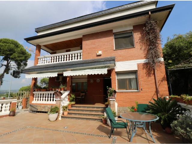 Chalet en venta en Cerdanyola del Vallès, Montflorit. Chalet unifamiliar en Montflorit. Chalets Cerdanyola del.