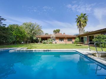 Chalet en venta en Cerdanyola del Vallès, Sant Ramón. Casa independiente con piscina en el centro de Vilassar de Mar. Chalets Cerdanyola del.