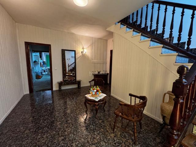 Chalet en venta en Cerollera La. La Cerollera Casa con jardín y garaje. Chalets Cerollera.