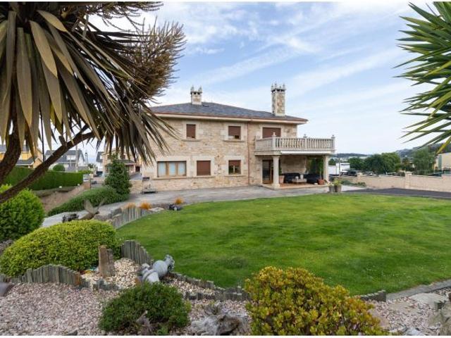 Chalet en Venta en Cervo, Lugo