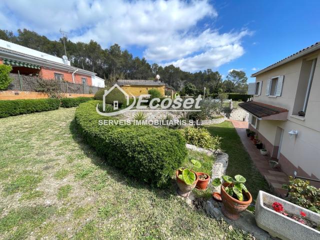 Chalet en venta en Cervelló. CASA PARA DOS FAMILIAS. Chalets.