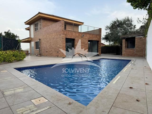 Chalet en venta en Cervelló. Chalets.