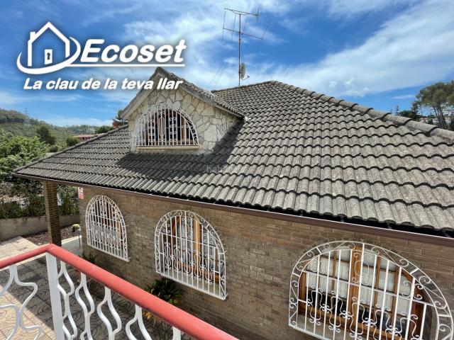 Chalet en venta en Cervelló. Vivienda Exclusiva en una de las Mejores Urbanizaciones de Cervelló. Chalets.