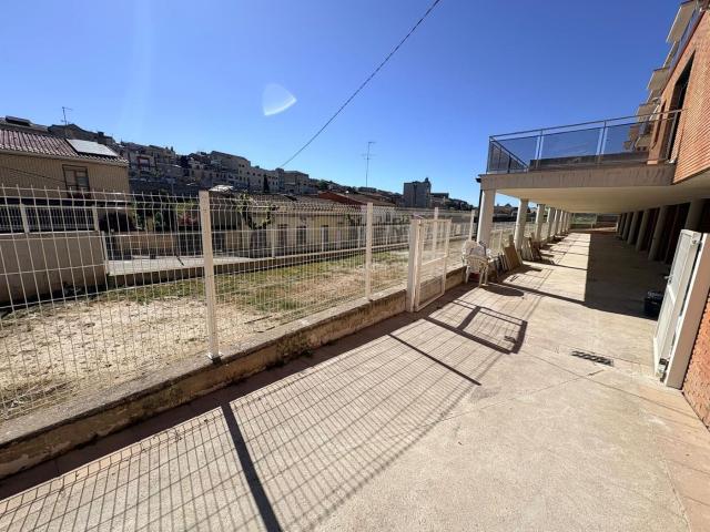 Chalet en venta en Cervera. Obra Nova a Cervera Chalets adosados de 250m2 construidos, jardin, terrazas y garaje amplio. Chalets.