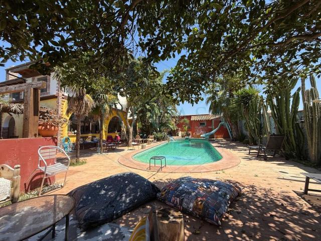 Chalet en venta en Chiclana de la Frontera, Los Franceses La Vega. Se vende precioso terreno de 900 m2 con un gran chalet principal y otra construcción independiente. Chalets Chiclana de la.