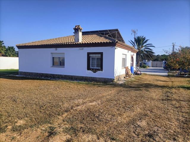Chalet en venta en Chiclana de la Frontera, Las Lagunas Campano. Casa de campo con piscina y amplia zona de huerto. Chalets Chiclana de la.