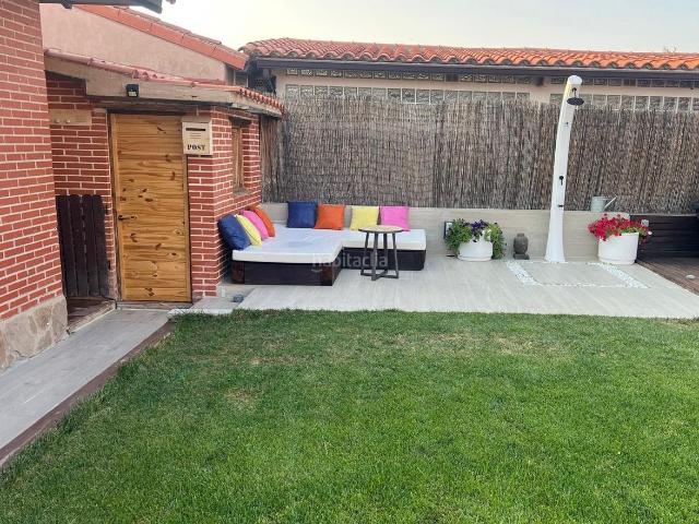 Chalet en venta en Chiloeches. Chalets.