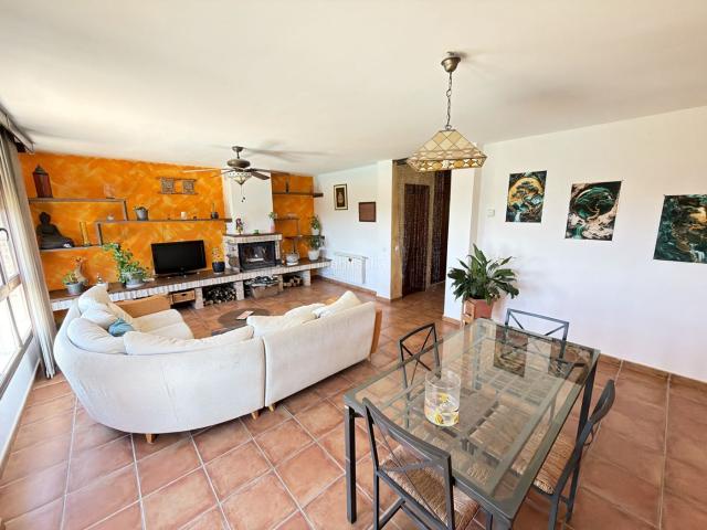 Chalet en venta en Chiloeches. Chalets.