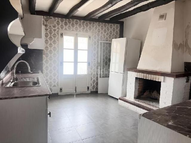 Chalet en venta en Chiprana. Chalets.