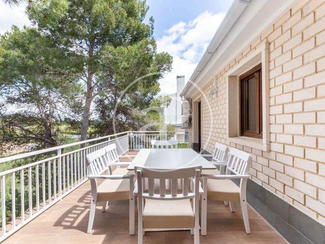 Chalet en venta en Chiva, Valencia