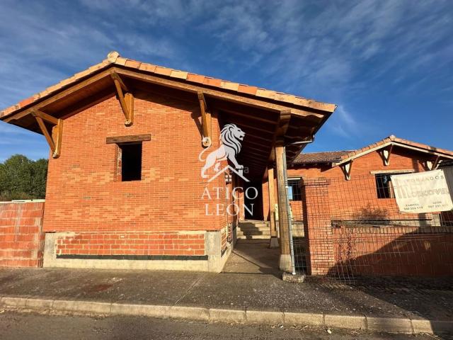 Chalet en venta en Chozas de Abajo. Estupendo chalet individual en construcción en Villar de Mazarife con más de 700m de jardín. Chalets Chozas de.