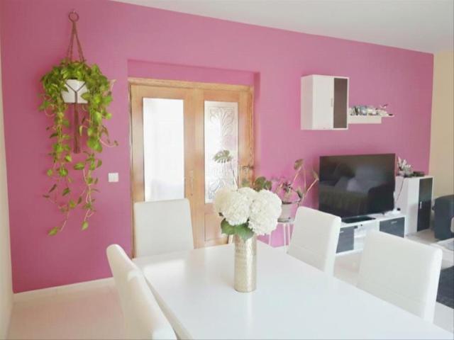 Chalet en venta en Chozas de Canales. Estupendo Chalet con Piscina. Chalets Chozas de.