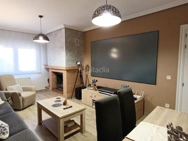 Chalet en venta en Ciudad Real, El Torreón Los Ángeles El Pilar. CASA DE 6 DORMITORIOS Y 3 BAÑOS, CON 2 COCINAS Y 2 SALONES, Y PISCINA PRIVADA EN ZONA MARIANISTAS. Chalets Ciudad.