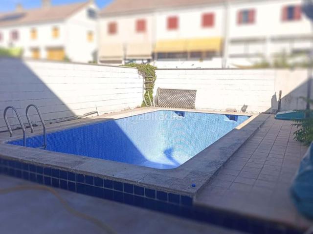 Chalet en venta en Ciudad Real, Santa María Pío XII. Chalet adosado de 4 plantas con piscina privada y garaje amplio. Chalets Ciudad.